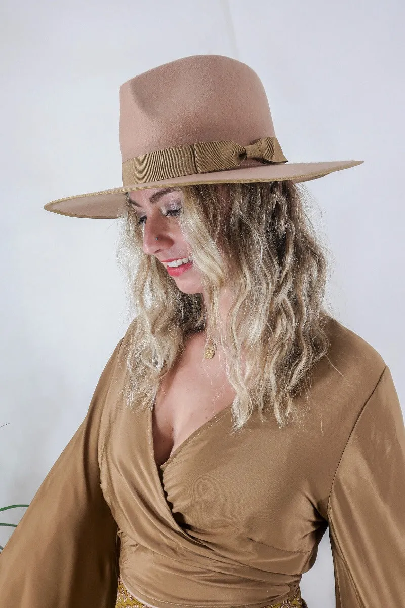 Sierra Wide Brim Hat in Tan